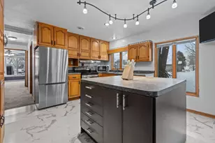 958 Cozy Ln, Oshkosh, WI 54901 - Photo 4