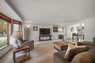 2925 Devroy Ln, Green Bay, WI 54313 - Photo 2