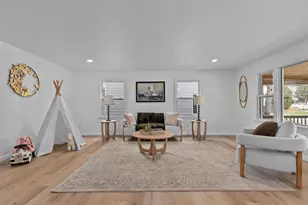 752 Lakecrest Dr, Menasha, WI 54952 - Photo 2