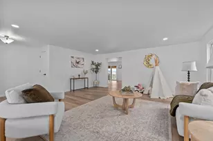 752 Lakecrest Dr, Menasha, WI 54952 - Photo 6