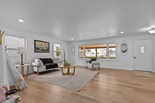 752 Lakecrest Dr, Menasha, WI 54952 - Photo 4