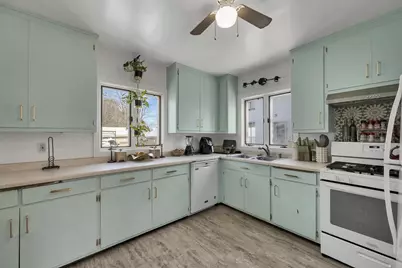 1327 Doty Street, Green Bay, WI 54301 - Photo 12