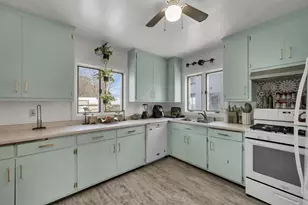 1327 Doty St, Green Bay, WI 54301 - Photo 12