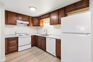 2130 Elm View Dr, Ashwaubenon, WI 54304 - Photo 6