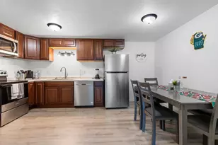 2130 Elm View Dr, Ashwaubenon, WI 54304 - Photo 6