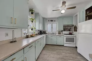 1327 Doty St, Green Bay, WI 54301 - Photo 10