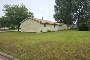 214 Pearl Ave, Shawano, WI 54166 - Photo 2