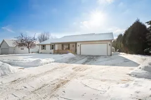 2977 Belle Plane Rd, Green Bay, WI 54313 - Photo 2