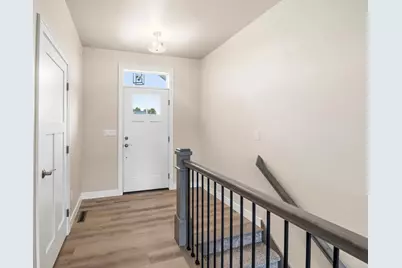 2712 Creekwood Circle, Green Bay, WI 54311 - Photo 4