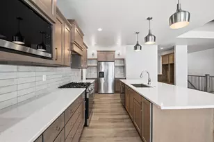 2712 Creekwood Cir, Green Bay, WI 54311 - Photo 6