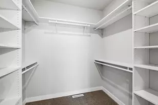 2712 Creekwood Cir, Green Bay, WI 54311 - Photo 12