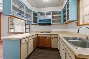 919 W 4th Ave, Oshkosh, WI 54902 - Photo 8