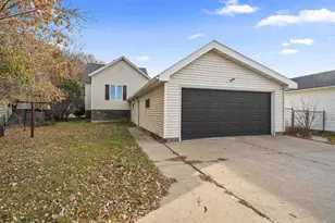 208 Ogden St, Marinette, WI 54143 - Photo 4