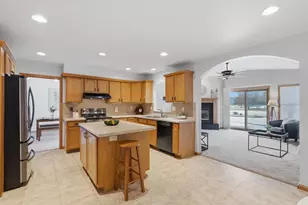 1325 S Westhaven Dr, Oshkosh, WI 54904 - Photo 8