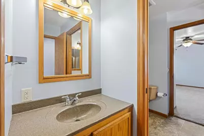 1325 S Westhaven Drive, Oshkosh, WI 54904 - Photo 34