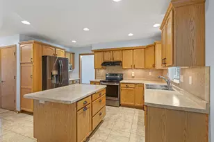 1325 S Westhaven Dr, Oshkosh, WI 54904 - Photo 12