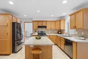 1325 S Westhaven Dr, Oshkosh, WI 54904 - Photo 10