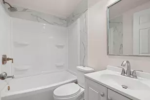 2130 Elm View Dr, Ashwaubenon, WI 54304 - Photo 18