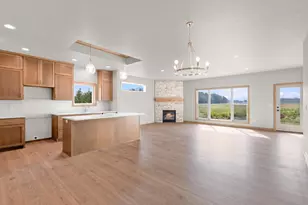 726 Tambour Ct, De Pere, WI 54115 - Photo 10