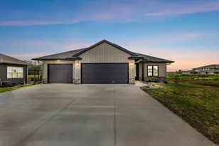 726 Tambour Ct, De Pere, WI 54115 - Photo 2