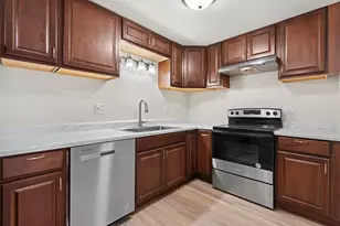 2130 Elm View Dr, Ashwaubenon, WI 54304 - Photo 10