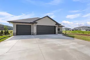 726 Tambour Ct, De Pere, WI 54115 - Photo 4