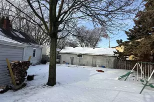 464 Cottage Grove Ave, Ashwaubenon, WI 54304 - Photo 6