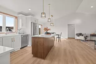 2041 Bear Paw Trail, Kaukauna, WI 54130 - Photo 8