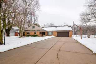 1076 Ernst Dr, Green Bay, WI 54304 - Photo 2