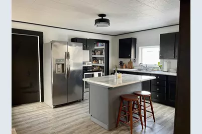 705 W North Water Street, New London, WI 54981 - Photo 2