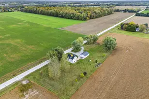 5637 Town Hall Dr, Pulaski, WI 54162 - Photo 4