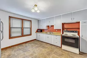 1243 Berner St, Green Bay, WI 54302 - Photo 14