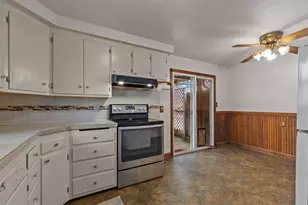 848 E Glendale Ave, Appleton, WI 54911 - Photo 2