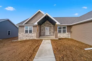 5735 N Acadia Dr, Appleton, WI 54913 - Photo 2