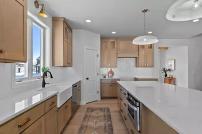 W5826 Roundstone Place, Menasha, WI 54952 - Photo 6