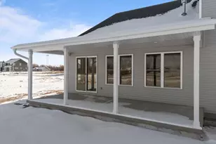 W5826 Roundstone Pl, Menasha, WI 54952 - Photo 4