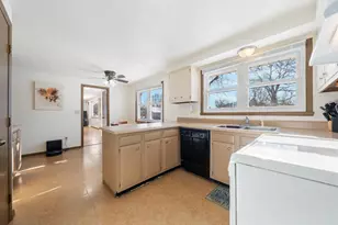 800 Maple St, Winneconne, WI 54986 - Photo 4