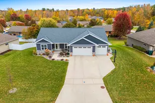 3442 Leeds Castle Dr, Green Bay, WI 54313 - Photo 6