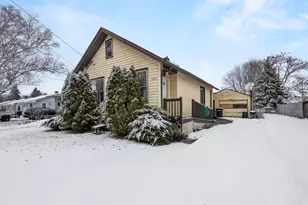 2206 Ashland St, Oshkosh, WI 54901 - Photo 4