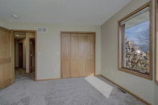 1690 Gateway Meadows Ln, Neenah, WI 54956 - Photo 10