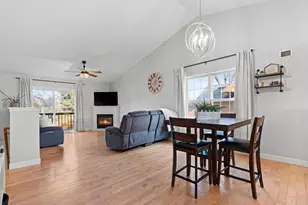 616 W 10th St, Kaukauna, WI 54130 - Photo 2