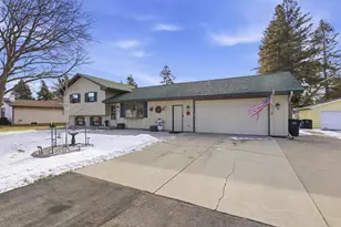 1251 Burnette St, Neenah, WI 54956 - Photo 2
