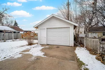 1127 Jefferson Street, Oshkosh, WI 54901 - Photo 32