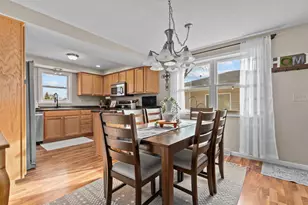 978 Evans St, Neenah, WI 54956 - Photo 8