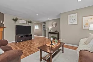 978 Evans St, Neenah, WI 54956 - Photo 6