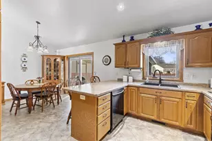 1615 Shallow Creek Ct, Green Bay, WI 54313 - Photo 12