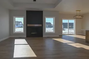 2041 Red Fox Ln, Kaukauna, WI 54130 - Photo 12