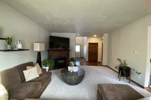 1713 Oak Hollow Ln, Neenah, WI 54956 - Photo 8