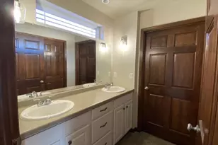 1713 Oak Hollow Ln, Neenah, WI 54956 - Photo 16