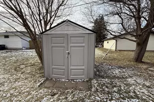 702 W 20th Ave, Oshkosh, WI 54902 - Photo 30